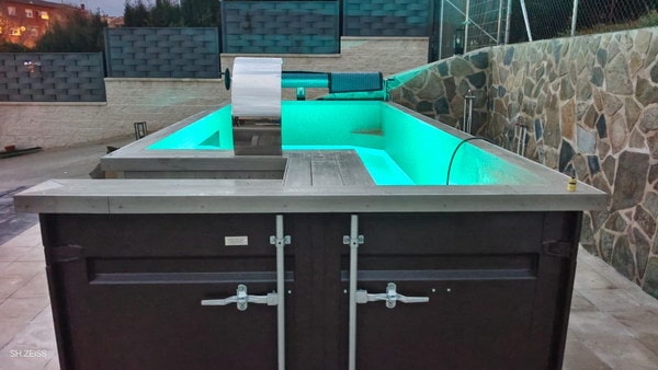 Contenedor de 20 pies transformado en piscina