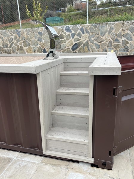 Contenedor de 20 pies transformado en piscina