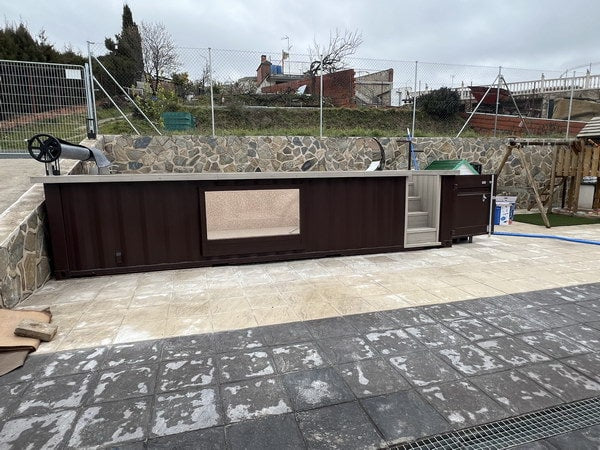 Contenedor de 20 pies transformado en piscina